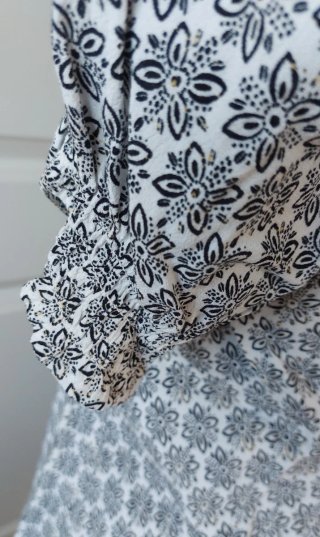 Blusa estampada. Escote cruzado. M