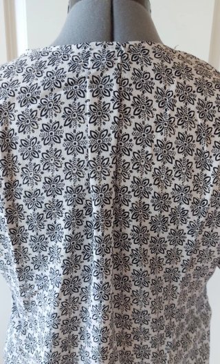 Blusa estampada. Escote cruzado. M