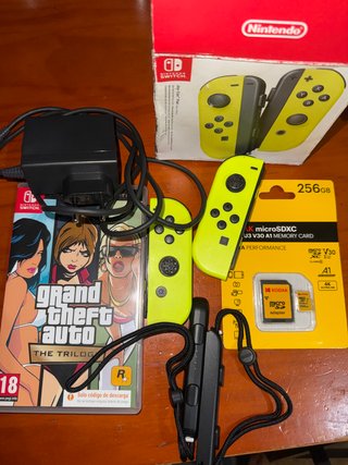 Lote Nintendo Switch: Joy-Con grand theft auto