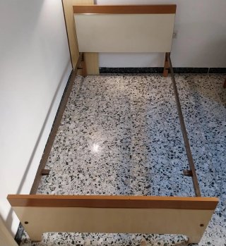 Estructura de cama antigua aglomerado con melamina