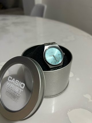 Reloj Casio Plata y Azul Claro