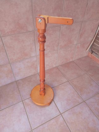 Soporte madera bordado