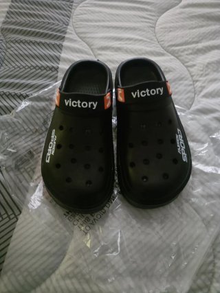 Zuecos negros Victory Sport