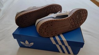 Zapatillas Adidas Blancas y Marrones