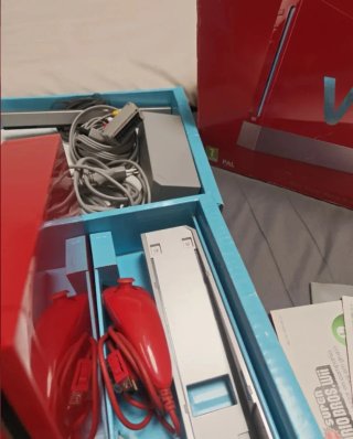 Nintendo Wii 25 Aniversario Roja + Wii Sports