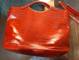 Bolso asas rojo efecto piel cocodrilo