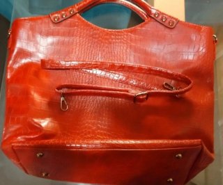 Bolso asas rojo efecto piel cocodrilo