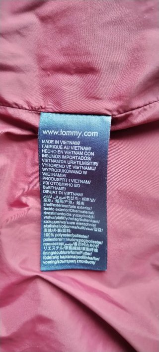 Chaqueta plumífero Tommy Hilfiger color berenjena