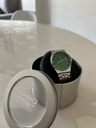 Reloj Casio Verde y Plateado