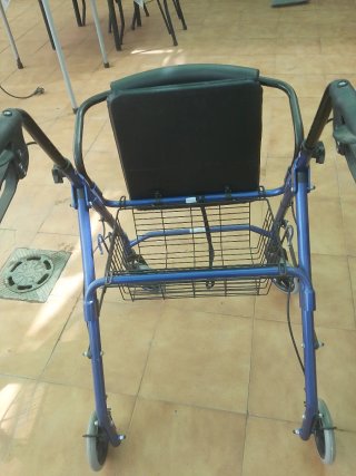 Andador con asiento y freno azul
