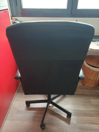 Silla de oficina negra