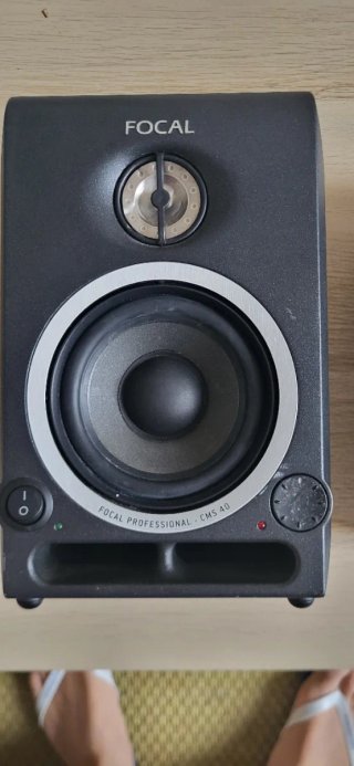 Studio completo: Focal CMS 40 + UMC404HD