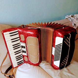 Acordeón Hohner Arietta 72 Bajos