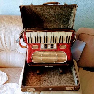 Acordeón Hohner Arietta 72 Bajos