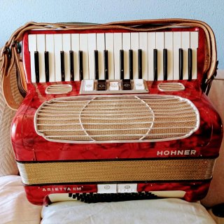 Acordeón Hohner Arietta 72 Bajos
