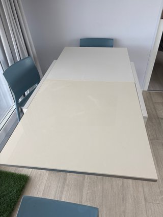 Mesa y 4 Sillas Comedor