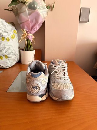 Zapatillas Asics grises y azules
