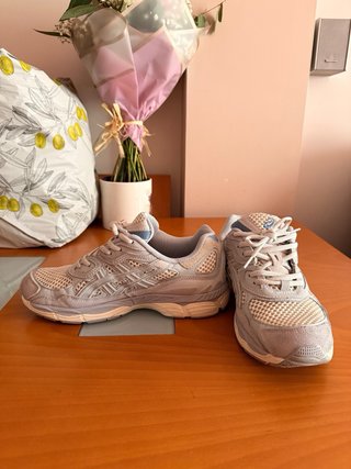 Zapatillas Asics grises y azules