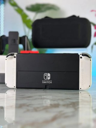 Nintendo Switch OLED Bianca
