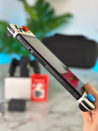 Nintendo Switch OLED Bianca
