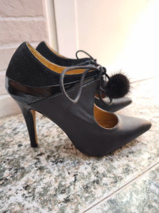 Zapatos E.FERRI de piel negros tacón fino