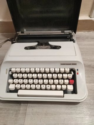 Máquina de escribir Underwood 319 E