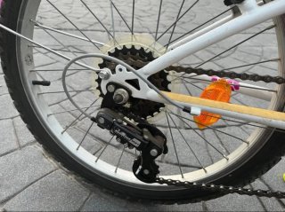 Bicicleta niña Btwin rosa y blanca