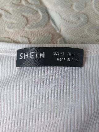 Top Shein blanco talla XS