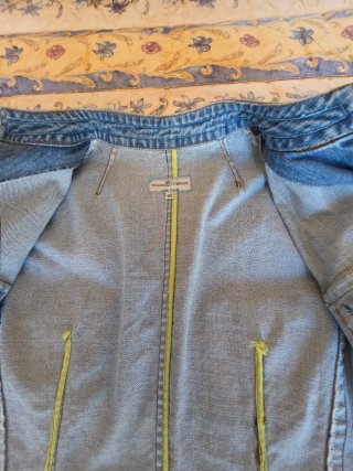 Cazadora vaquera bordada talla 42
