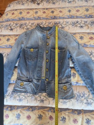 Cazadora vaquera bordada talla 42