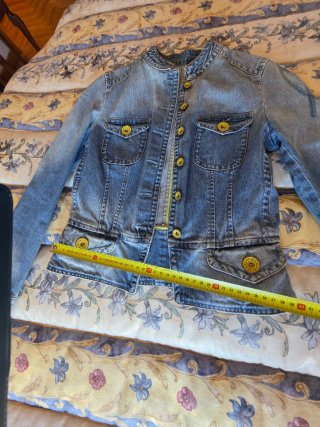 Cazadora vaquera bordada talla 42