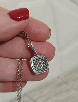 Collana con pendente quadrato in zirconi