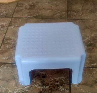 Taburete blanco de plástico Alto 18 Ancho 29