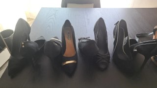 Zapatos de tacón beige y negros