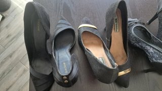 Zapatos de tacón beige y negros