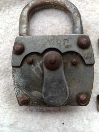 Candado antiguo con 2 llaves