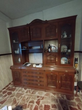 Muebles antiguos de madera y mármol
