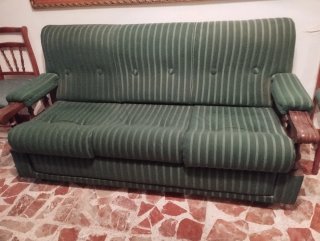 Muebles antiguos de madera y mármol