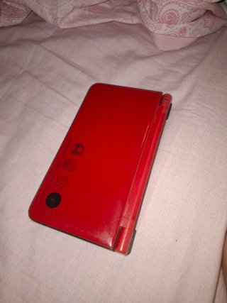 Nintendo DS roja y negra