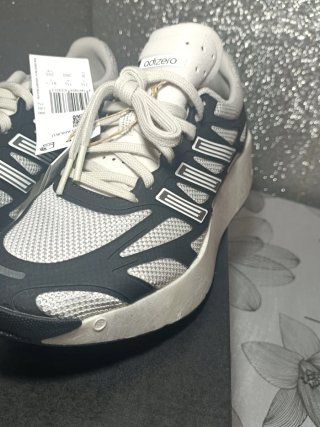 Zapatillas Adidas Aruku Negras y Blancas