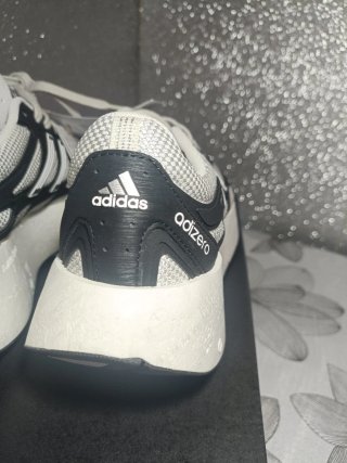 Zapatillas Adidas Aruku Negras y Blancas