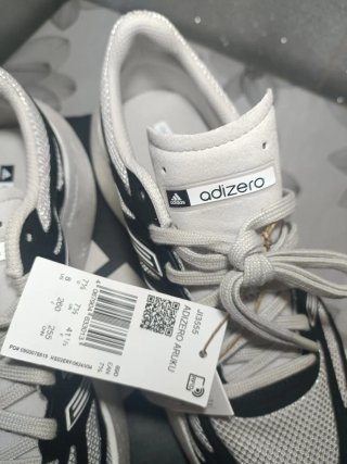 Zapatillas Adidas Aruku Negras y Blancas