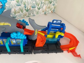 Hot Wheels Lavadero Coche Tiburón