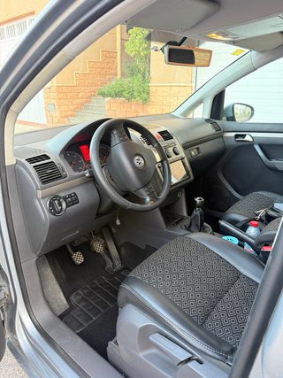 Volkswagen Touran 2010 1.9 TDI