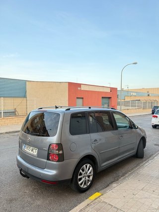 Volkswagen Touran 2010 1.9 TDI