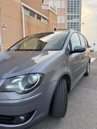 Volkswagen Touran 2010 1.9 TDI