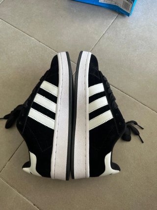 Zapatillas Adidas Negras y Blancas Nuevas