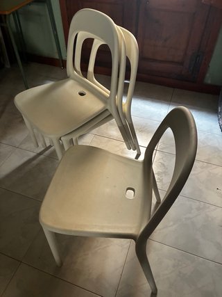 4 Sillas de Plástico Blanco