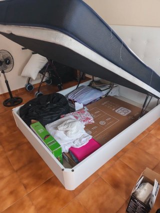 Base de cama blanca con cabecero +2 estufas .