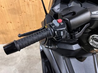 Kymco AK 550 Negro